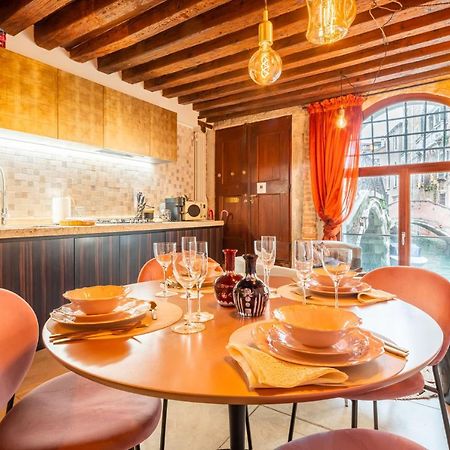 Casa Manina Sul Ponte - Your Private Canal View Венеція Екстер'єр фото