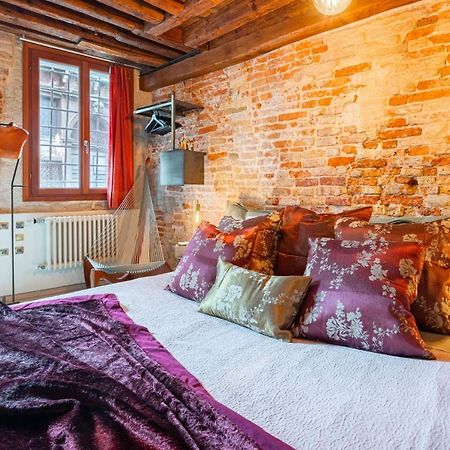 Casa Manina Sul Ponte - Your Private Canal View Венеція Екстер'єр фото