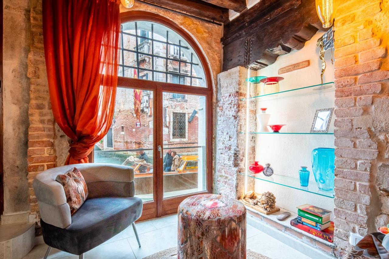 Casa Manina Sul Ponte - Your Private Canal View Венеція Екстер'єр фото