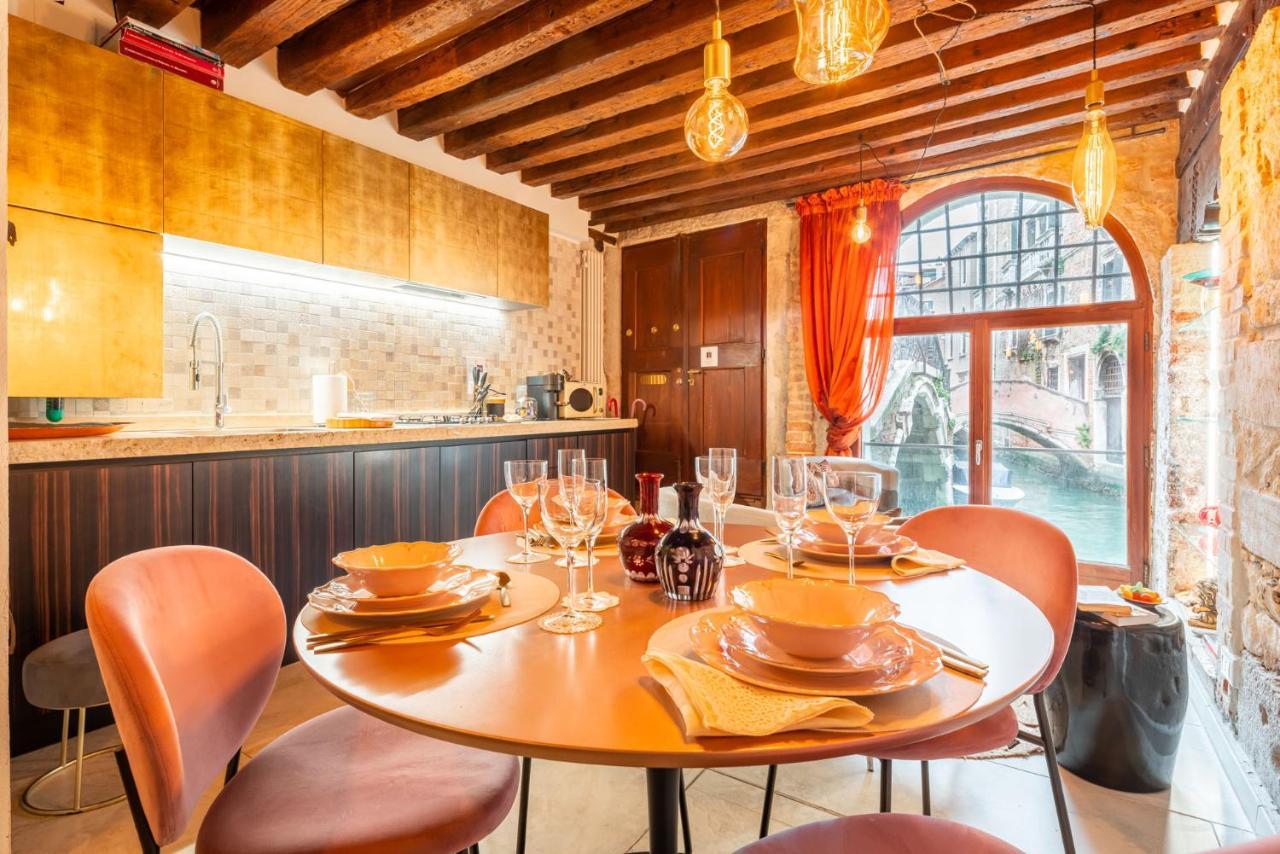 Casa Manina Sul Ponte - Your Private Canal View Венеція Екстер'єр фото