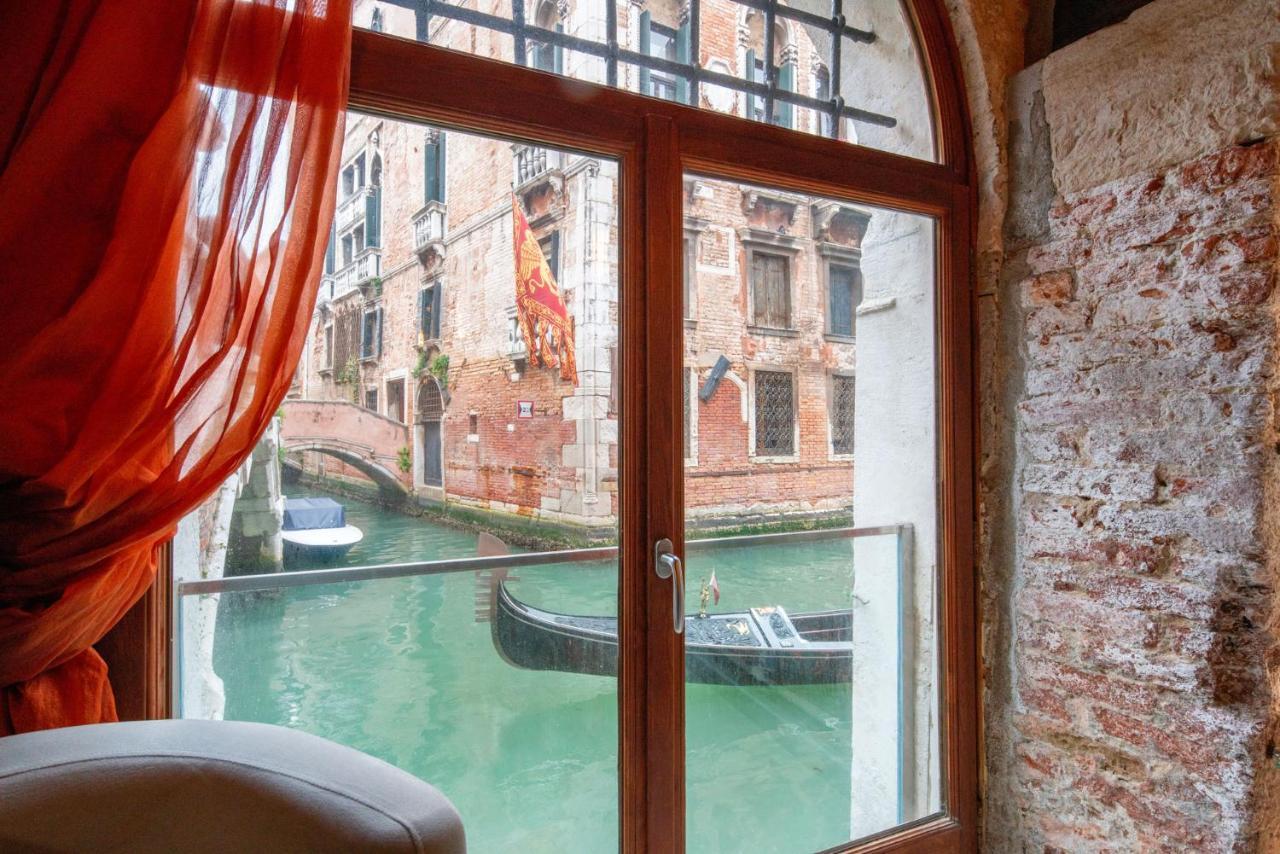 Casa Manina Sul Ponte - Your Private Canal View Венеція Екстер'єр фото