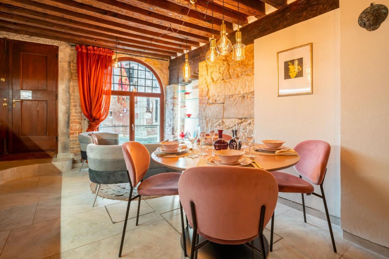 Casa Manina Sul Ponte - Your Private Canal View Венеція Екстер'єр фото