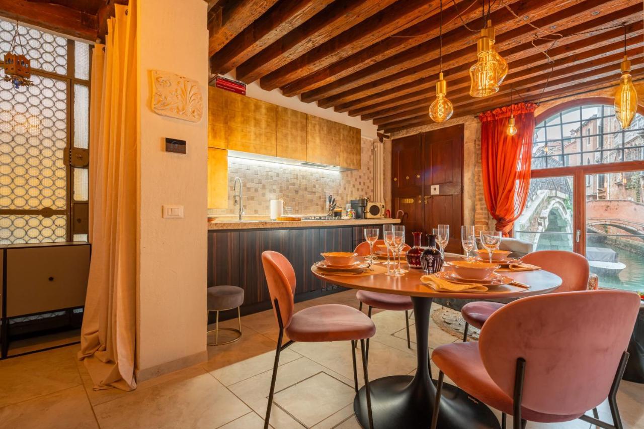 Casa Manina Sul Ponte - Your Private Canal View Венеція Екстер'єр фото