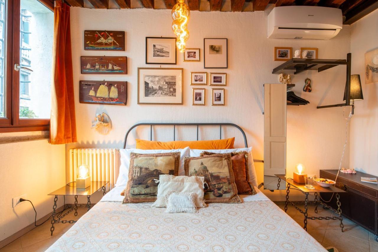 Casa Manina Sul Ponte - Your Private Canal View Венеція Екстер'єр фото