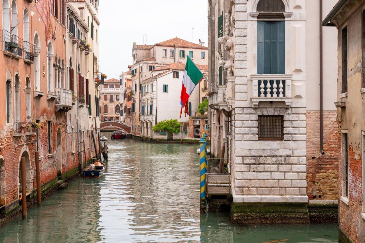 Casa Manina Sul Ponte - Your Private Canal View Венеція Екстер'єр фото