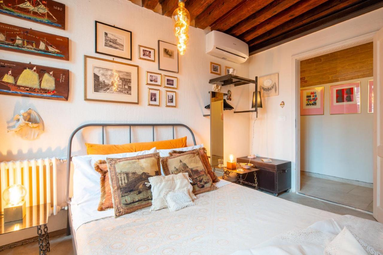 Casa Manina Sul Ponte - Your Private Canal View Венеція Екстер'єр фото