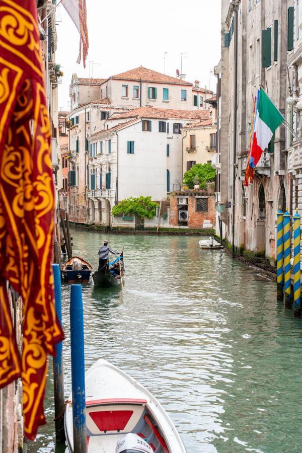 Casa Manina Sul Ponte - Your Private Canal View Венеція Екстер'єр фото