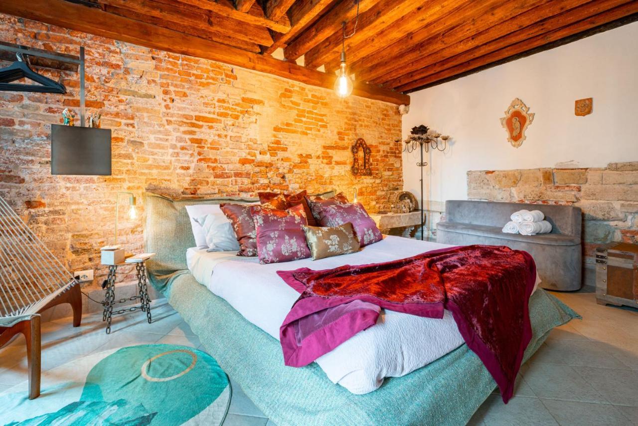 Casa Manina Sul Ponte - Your Private Canal View Венеція Екстер'єр фото