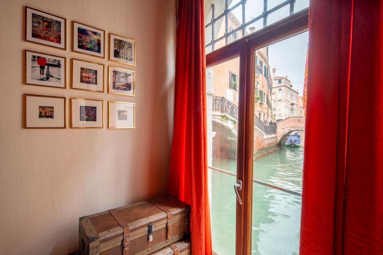 Casa Manina Sul Ponte - Your Private Canal View Венеція Екстер'єр фото