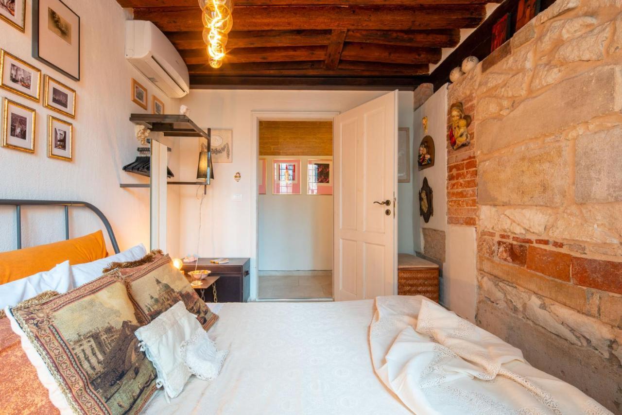 Casa Manina Sul Ponte - Your Private Canal View Венеція Екстер'єр фото