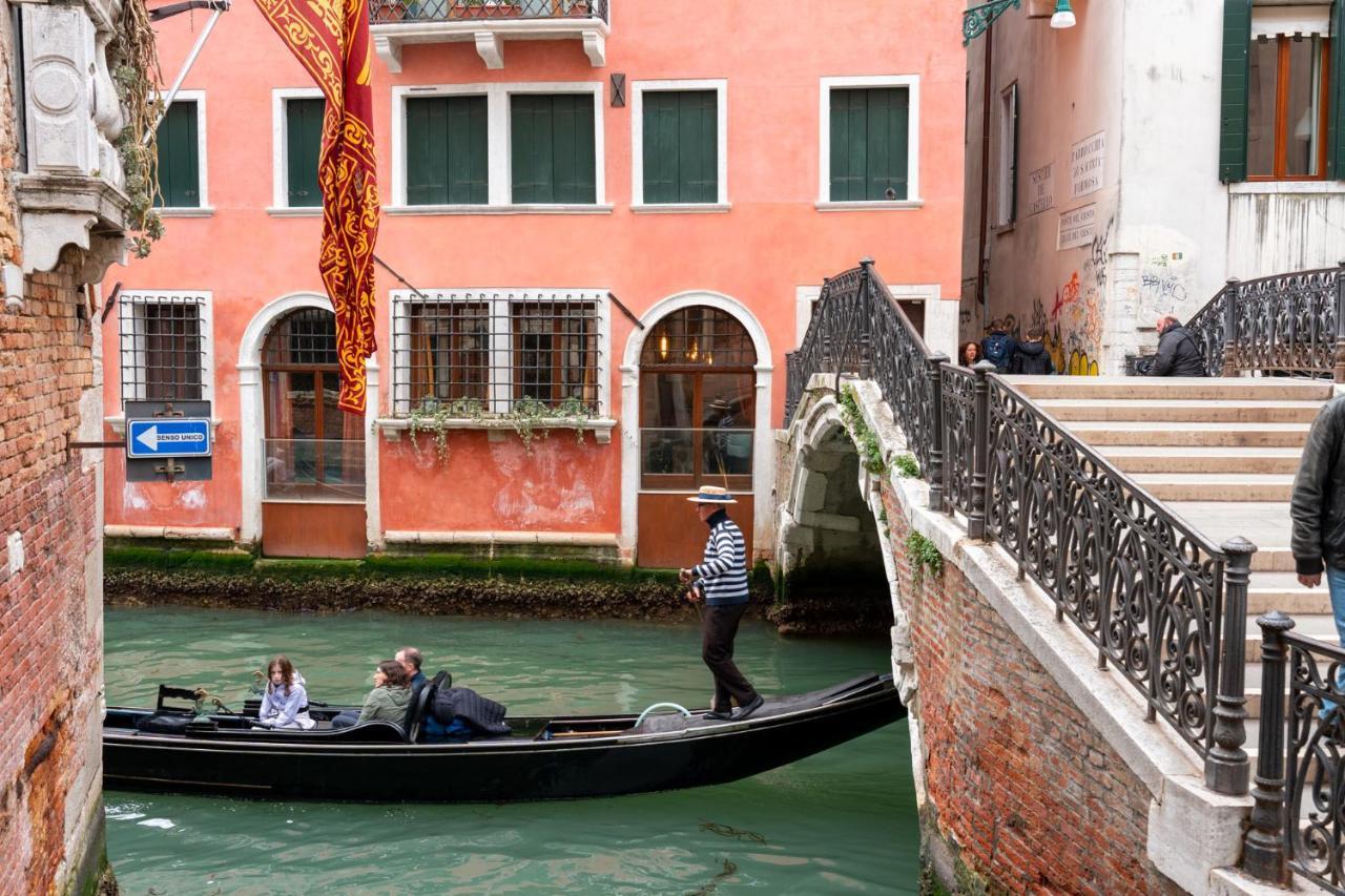 Casa Manina Sul Ponte - Your Private Canal View Венеція Екстер'єр фото