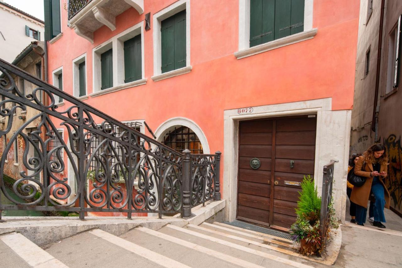 Casa Manina Sul Ponte - Your Private Canal View Венеція Екстер'єр фото