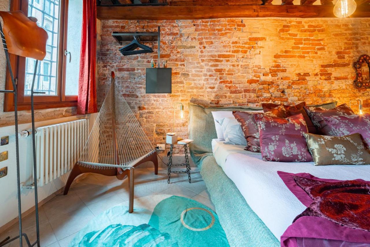 Casa Manina Sul Ponte - Your Private Canal View Венеція Екстер'єр фото
