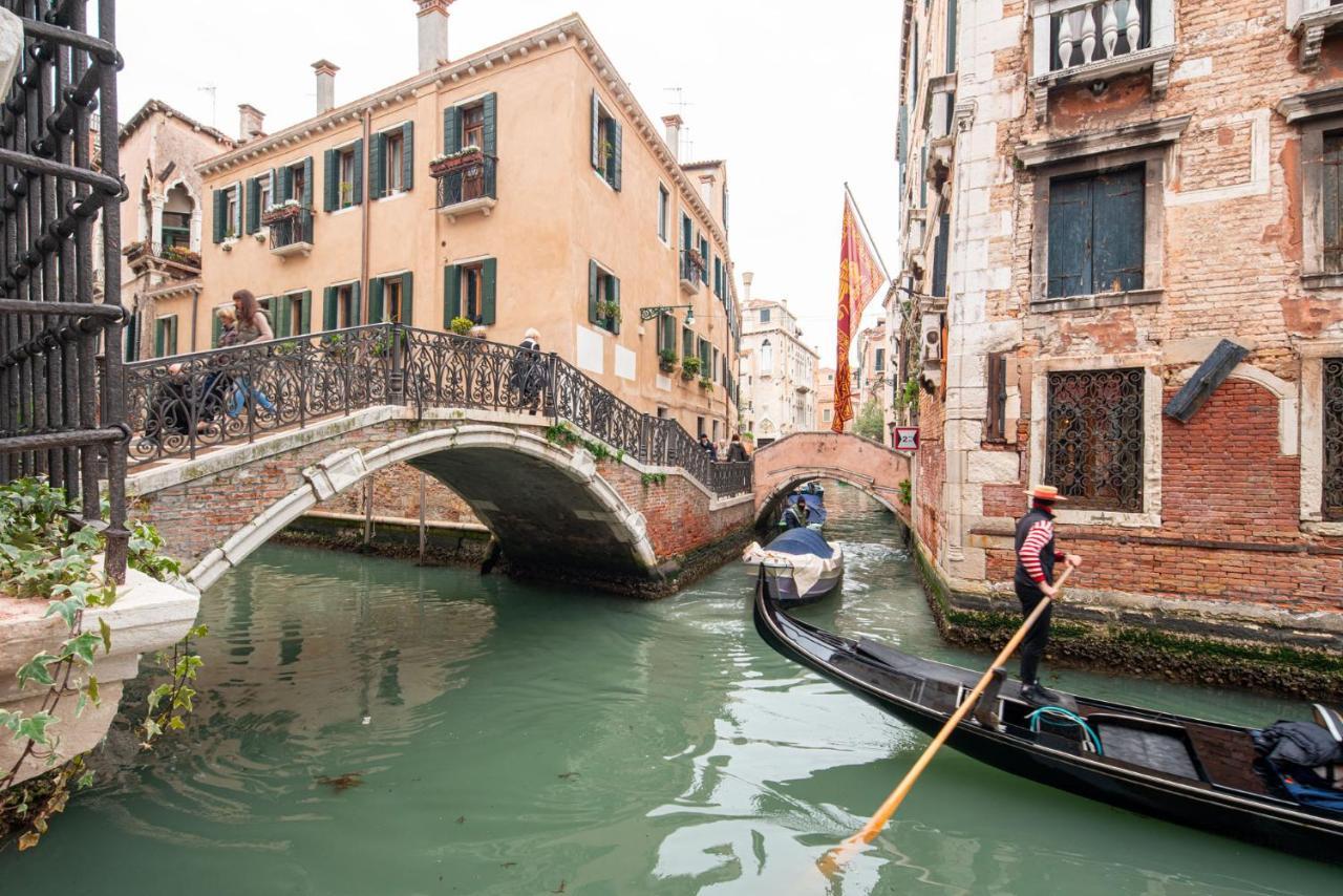 Casa Manina Sul Ponte - Your Private Canal View Венеція Екстер'єр фото