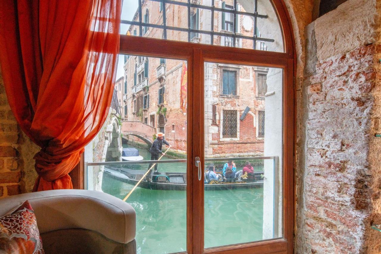 Casa Manina Sul Ponte - Your Private Canal View Венеція Екстер'єр фото