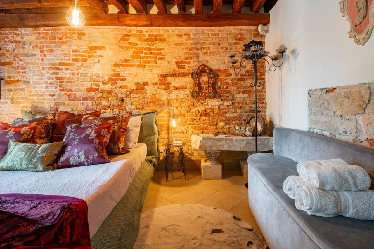 Casa Manina Sul Ponte - Your Private Canal View Венеція Екстер'єр фото
