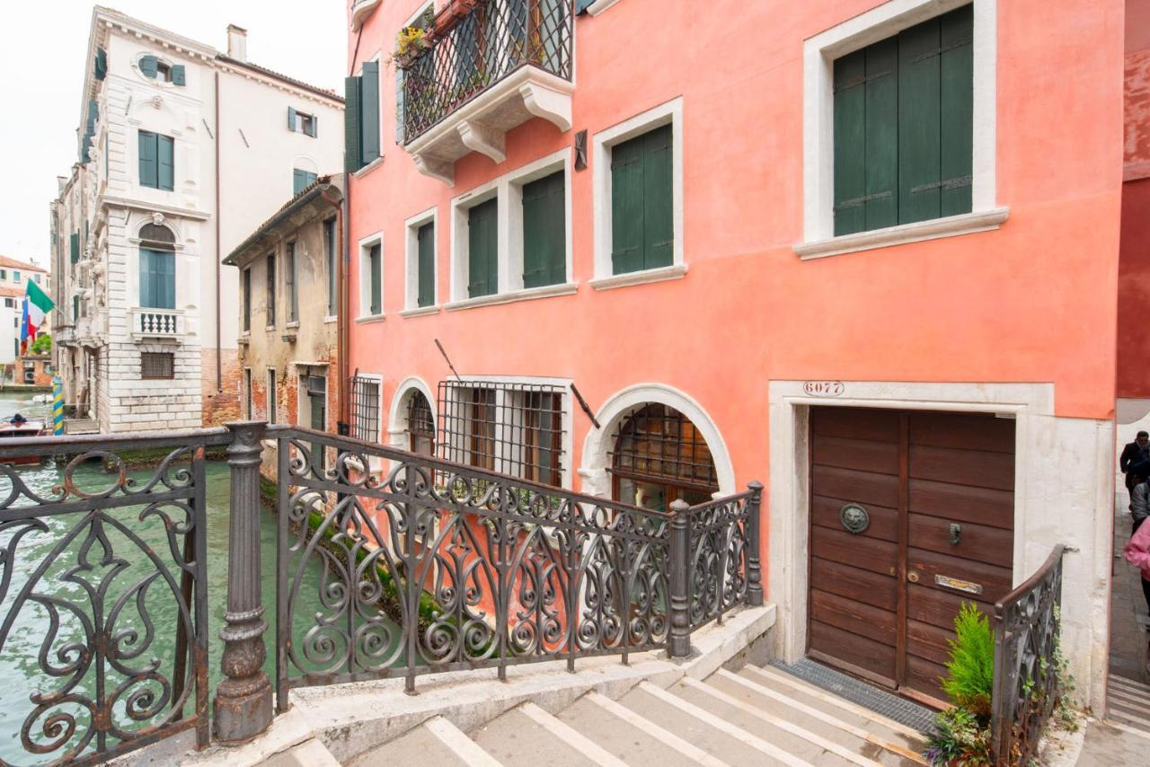 Casa Manina Sul Ponte - Your Private Canal View Венеція Екстер'єр фото