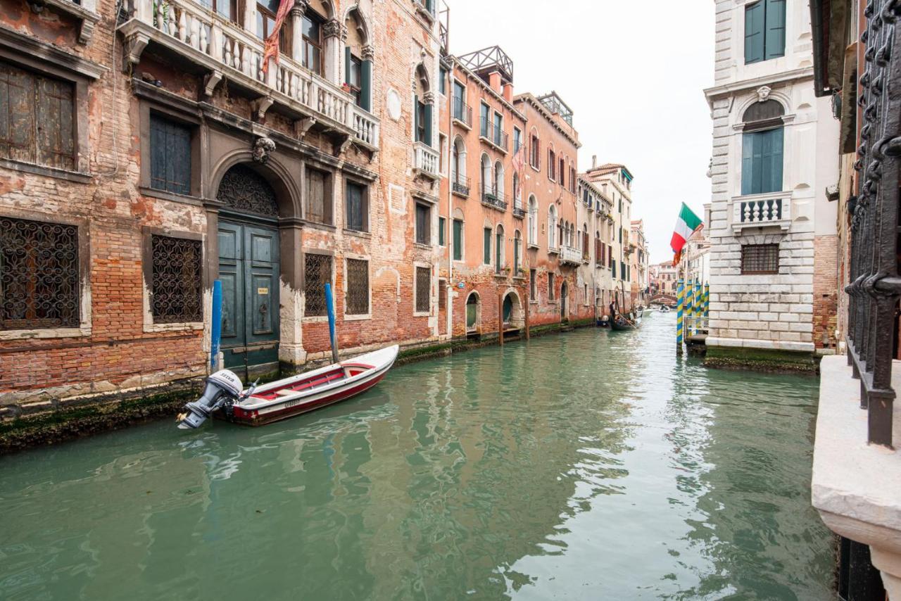 Casa Manina Sul Ponte - Your Private Canal View Венеція Екстер'єр фото